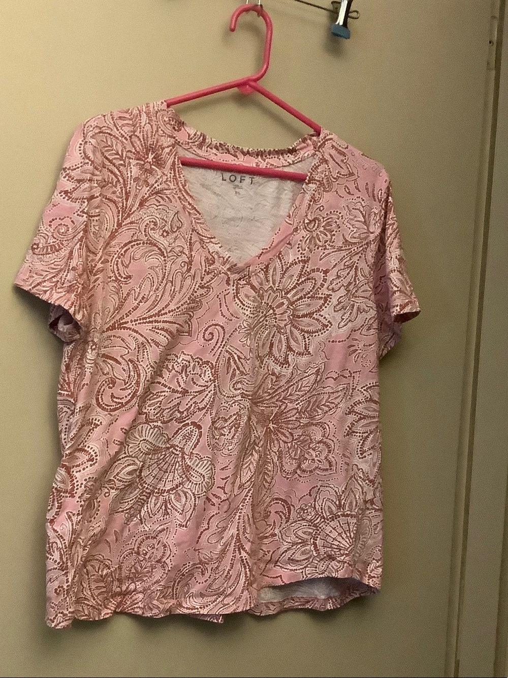LOFT Pink Paisley V-Neck Short Sleeve Tee